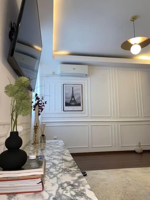 Apartamento Little Paris Boutique Bucarest Exterior foto
